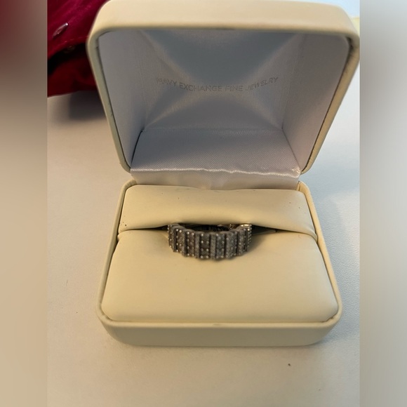 Genuine Diamond ring set in pure sterling silver. Silver size 8. - Picture 5 of 7